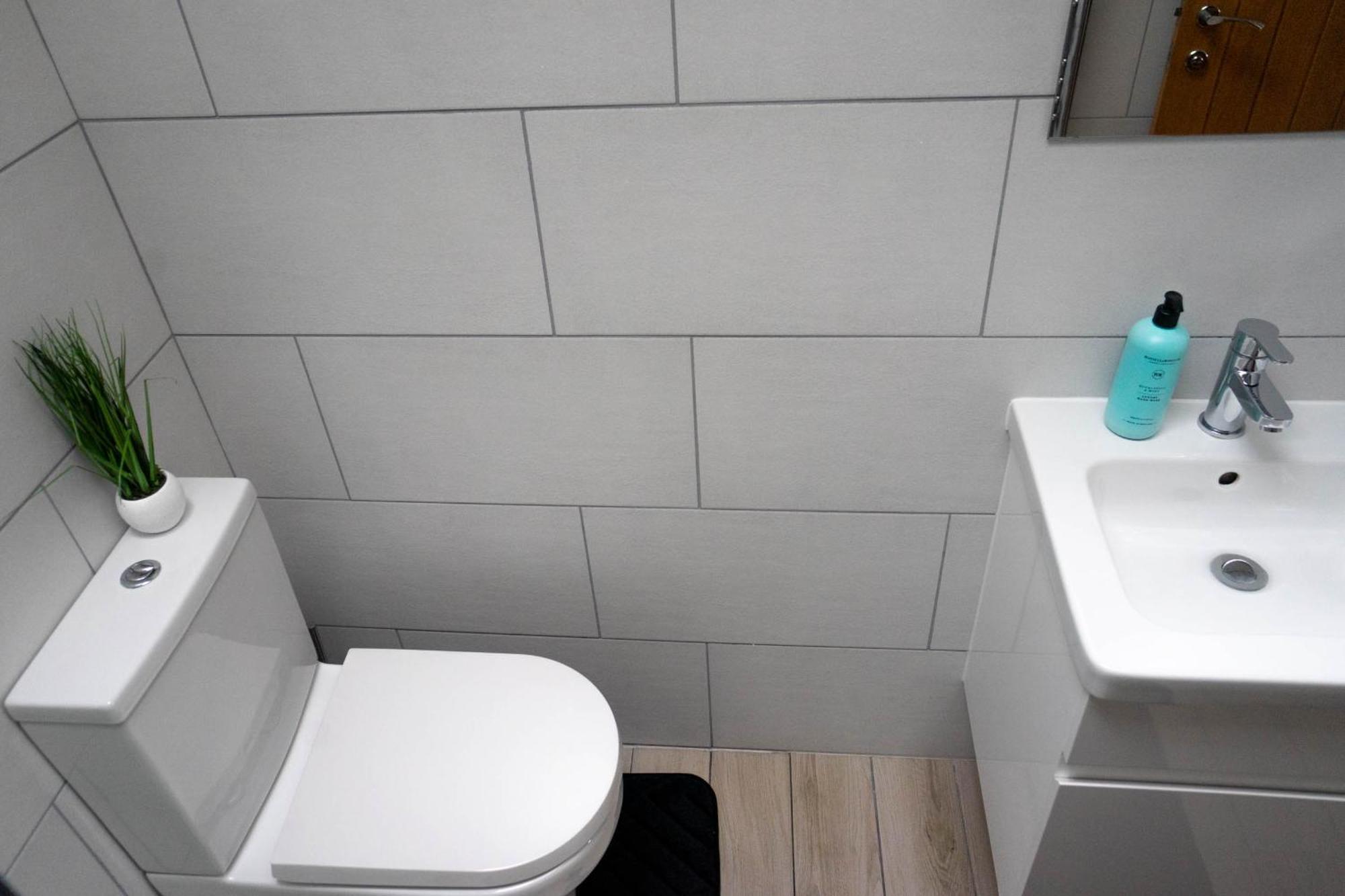 Апартаменты 1 Bed House , Free Wifi,Free Parking,Leasure,Business Суонси Экстерьер фото
