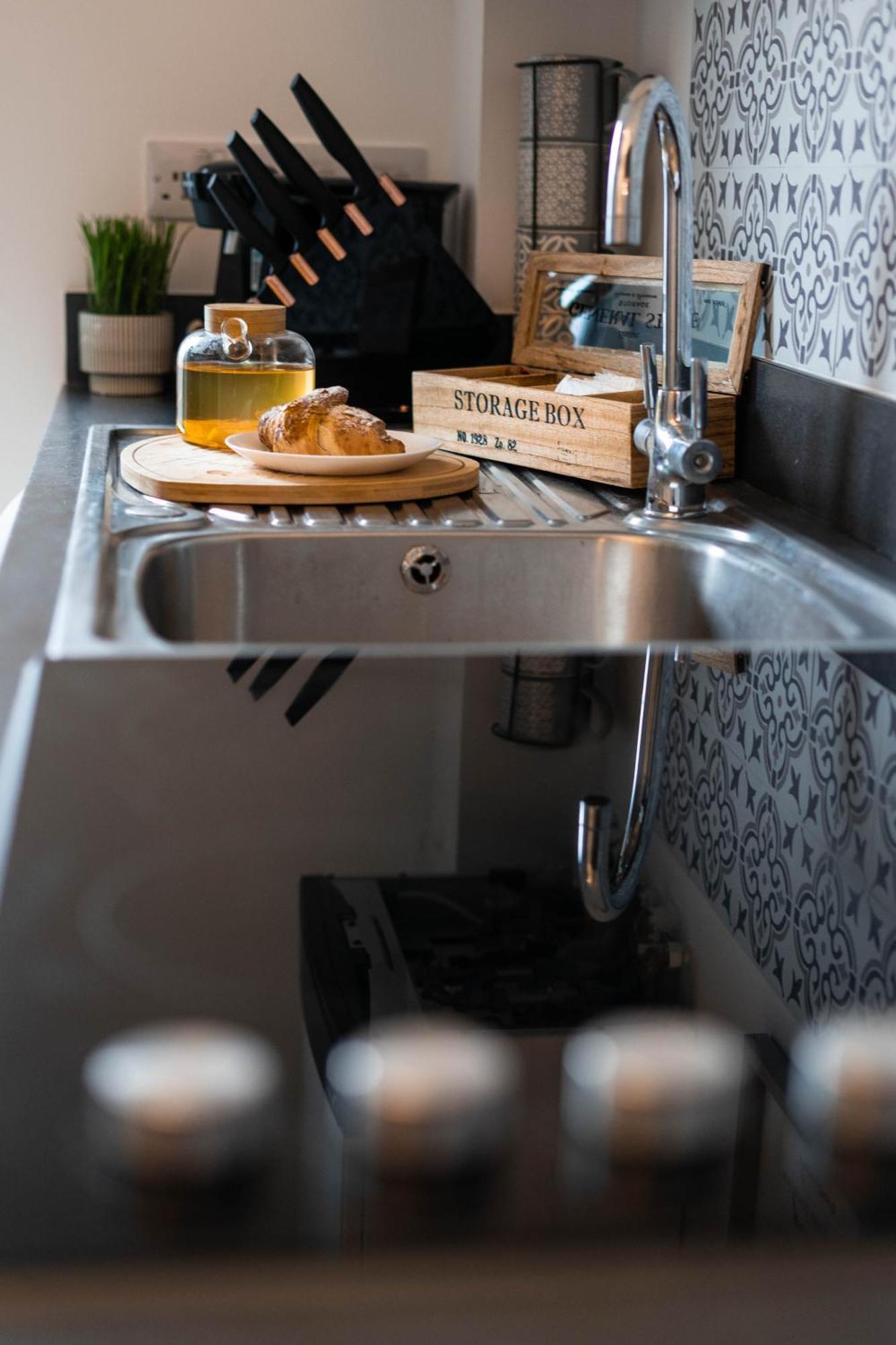 Апартаменты 1 Bed House , Free Wifi,Free Parking,Leasure,Business Суонси Экстерьер фото